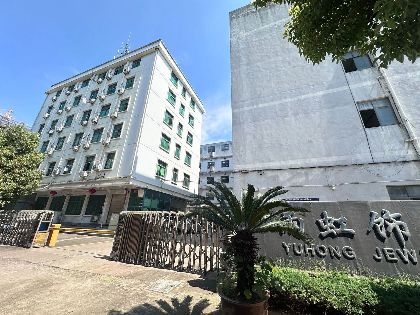 Three Row Zircon Luxury Closed Ring Finger Ring Cross Border Jewelry Gold Plated Copper Elegant Ring for Women Fashionable Ge...